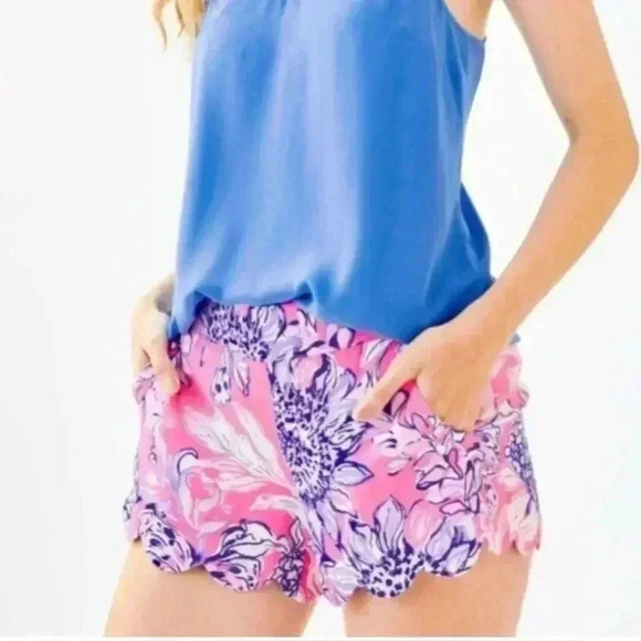 Lilly Pulitzer Dahlia Scalloped Shorts Woman’s Size Medium - Picture 1 of 8